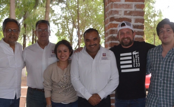 Reunión del alcalde Isidoro Mosqueda con directivos de medios, periodistas y reporteros, en el marco de las celebraciones del Día de la Libertad de Expresión