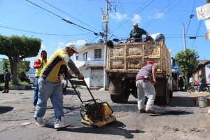 Adriana Campos cumple en el mantenimiento a calles y avenidas