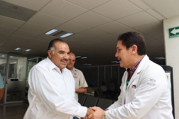 Alcalde Isidoro Mosqueda visita hospital del ISSSTE