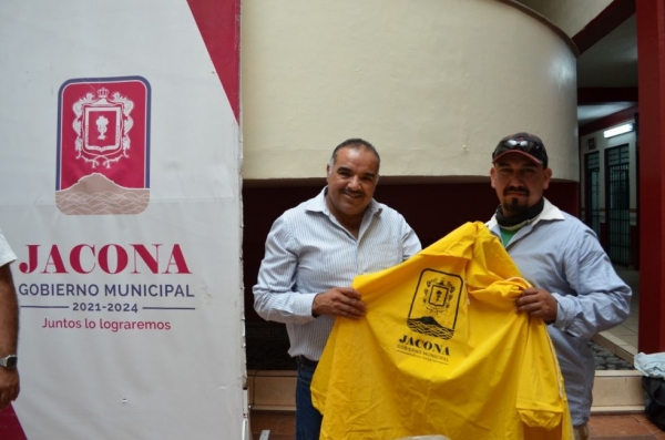 El Alcalde Isidoro Mosqueda hizo entrega de equipo para personal de la Dirección de Aseo Público, Parques y Jardines