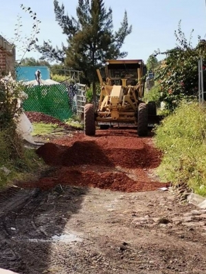 Ayuntamiento de Jacona rehabilita caminos en la Tenencia El Platanal