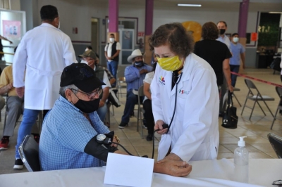 Día tres de vacunación en Jacona para 2da dosis a adultos mayores
