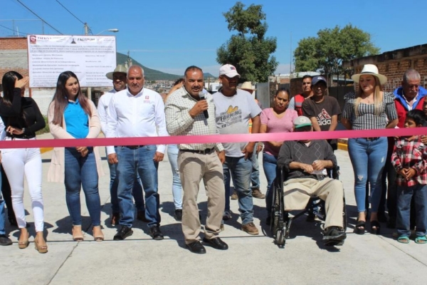 El Alcalde Isidoro Mosqueda Estrada, inauguró la calle Ecuador
