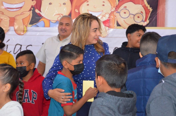 DIF Jacona entrega Becas Padrino a estudiantes de nivel primaria️