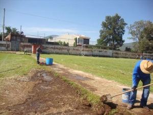 Instalan sistema de riego para pasto en campos de fútbol “Amado Nervo” Jacona