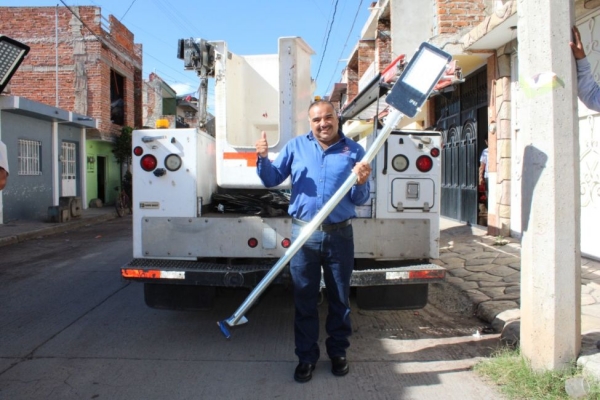 El Alcalde Isidoro Mosqueda Estrada supervisó los trabajos del programa de rehabilitación de Alumbrado Público