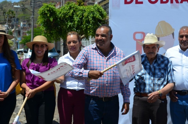 Siguen las mejoras para Jacona, se llevó a cabo el arranque de obra ahora en la calle Maclovio Herrera