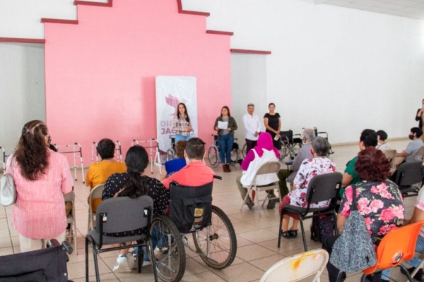 DIF Jacona entrega aparatos funcionales