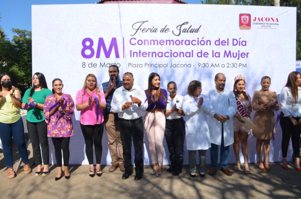 Isidoro Mosqueda Estrada inaugura Feria de Salud de la Mujer